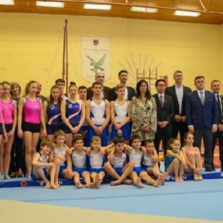 Vlada Japana donirala opremu gimnastičarima u Srbiji